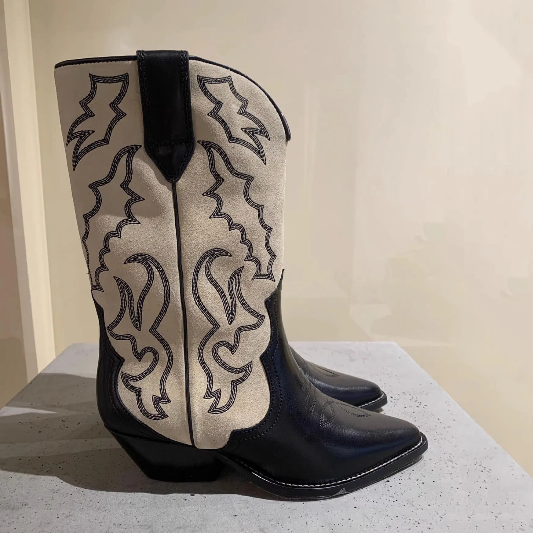 Embroidered Chunky Heel Mid-Calf Versatile Pointed Toe Riding Boots