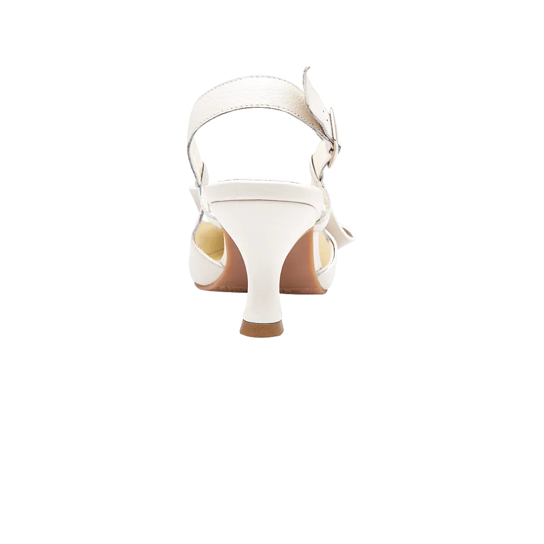 Heel with bow and eyelets in dune leather