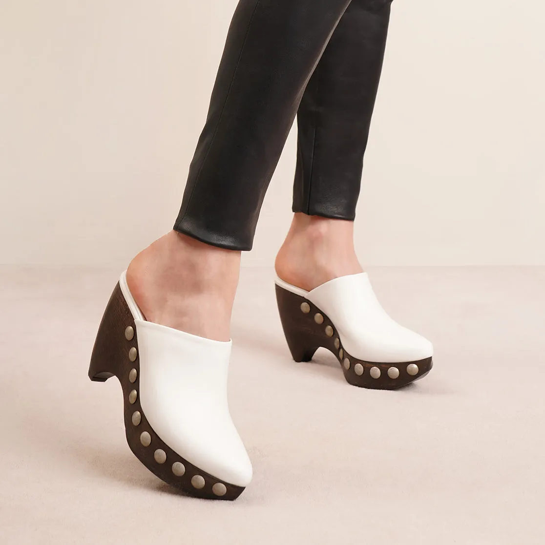 Le Sabot white leather clogs