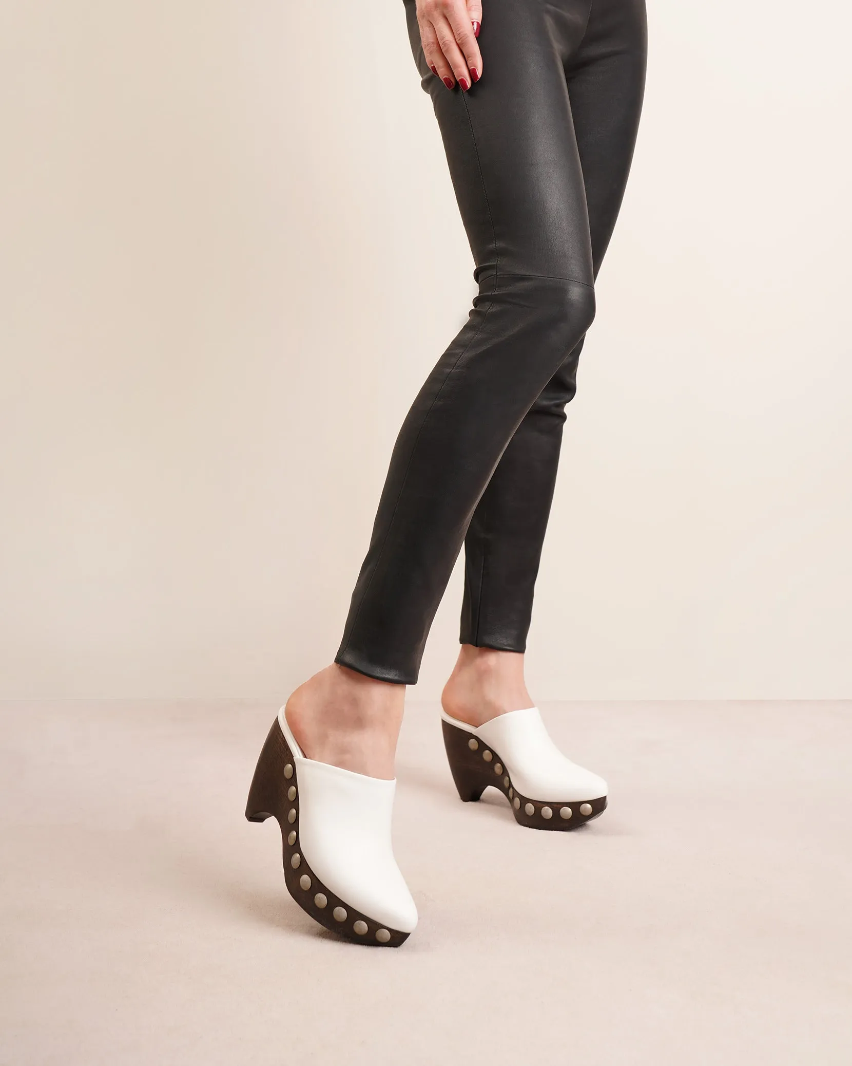 Le Sabot white leather clogs